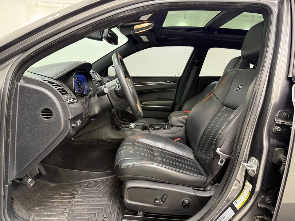 2018 Chrysler 300 (2005-2023) - Image 15 of 21