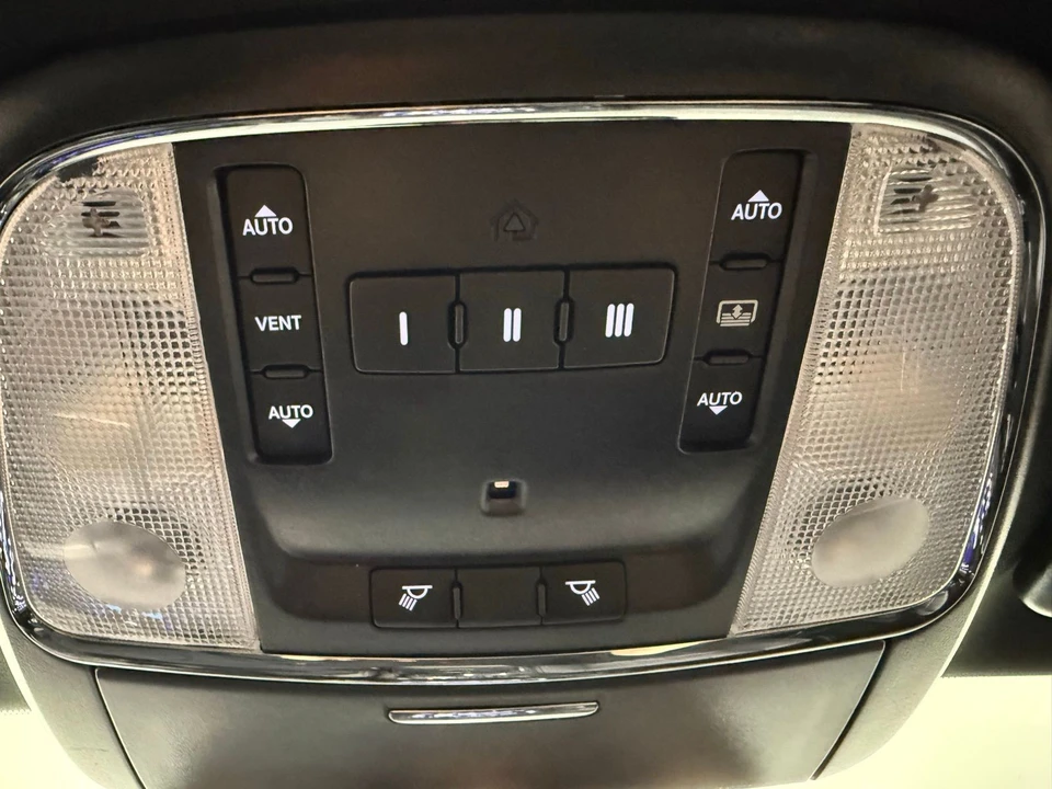 2018 Chrysler 300 (2005-2023) - Image 19 of 21