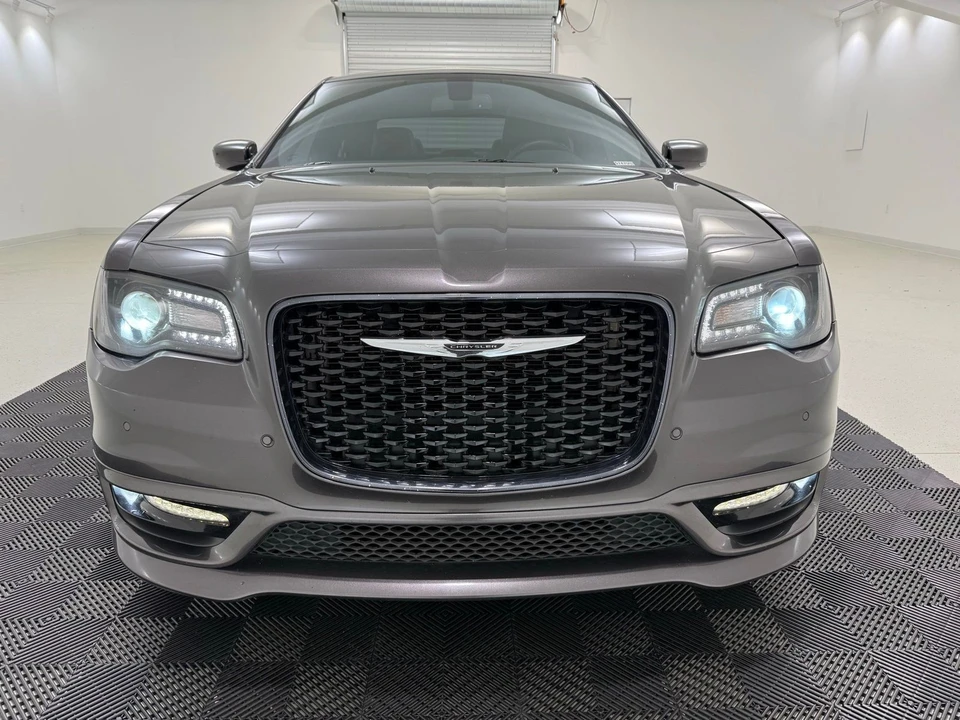 2018 Chrysler 300 (2005-2023) - Image 2 of 21