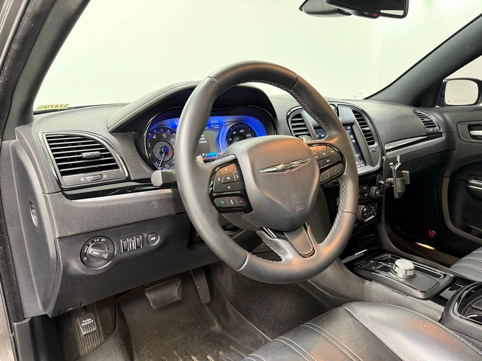 2018 Chrysler 300 (2005-2023) - Image 16 of 21