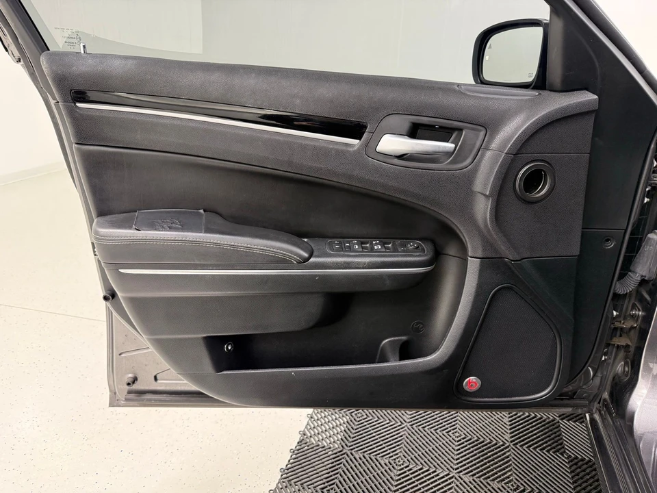 2018 Chrysler 300 (2005-2023) - Image 12 of 21