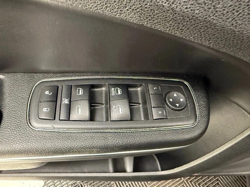 2018 Chrysler 300 (2005-2023) - Image 14 of 21