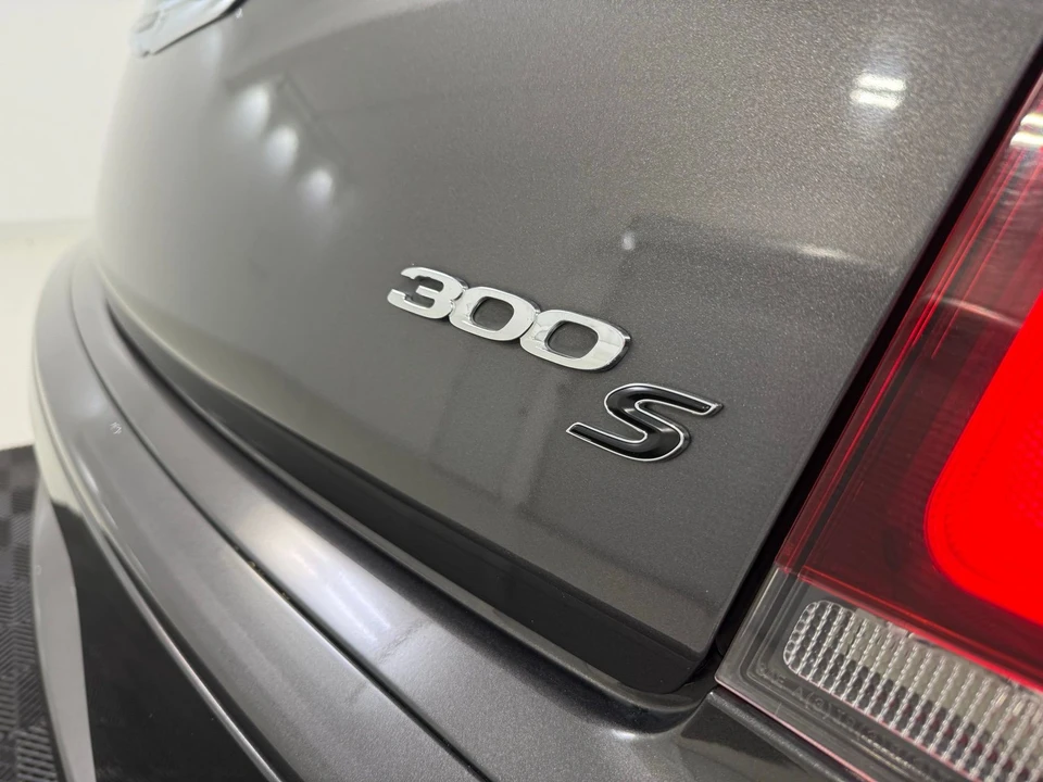 2018 Chrysler 300 (2005-2023) - Image 10 of 21