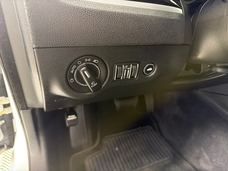 2018 Chrysler 300 (2005-2023) - Image 12 of 21