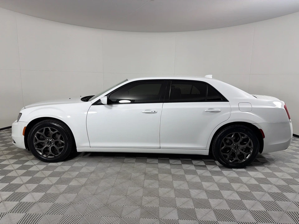 2018 Chrysler 300 (2005-2023) - Image 6 of 21
