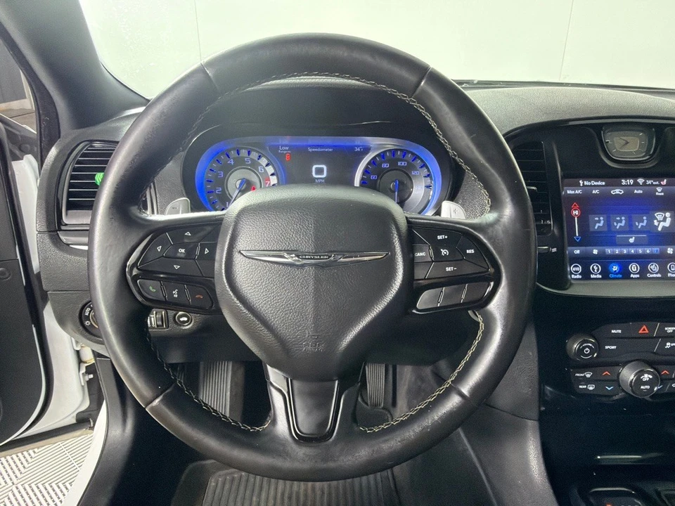 2018 Chrysler 300 (2005-2023) - Image 13 of 21