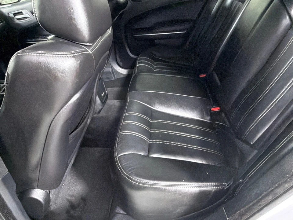 2018 Chrysler 300 (2005-2023) - Image 17 of 21