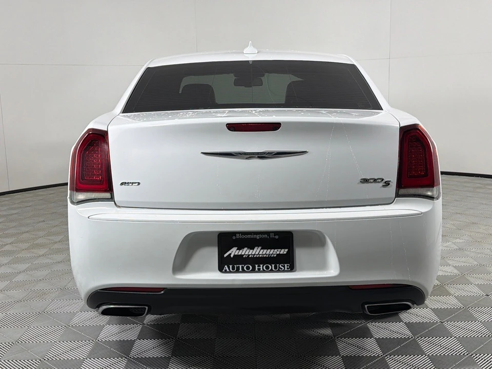 2018 Chrysler 300 (2005-2023) - Image 4 of 21