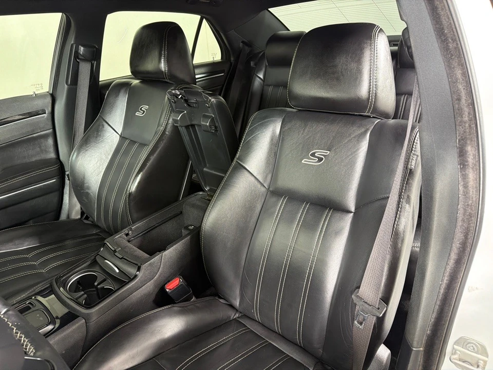 2018 Chrysler 300 (2005-2023) - Image 11 of 21