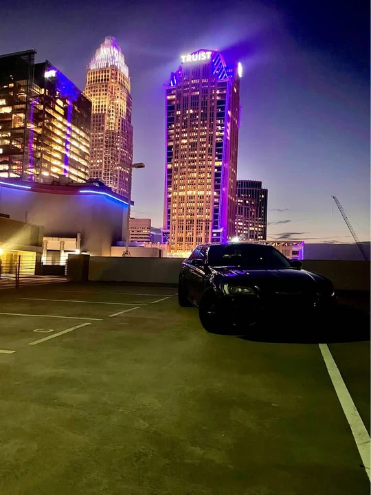 2018 Chrysler 300 (2005-2023) - Image 2 of 2