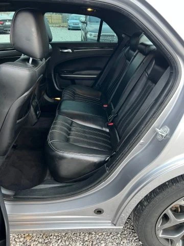 2018 Chrysler 300 (2005-2023) - Image 9 of 18