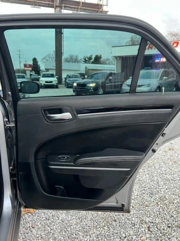 2018 Chrysler 300 (2005-2023) - Image 16 of 18