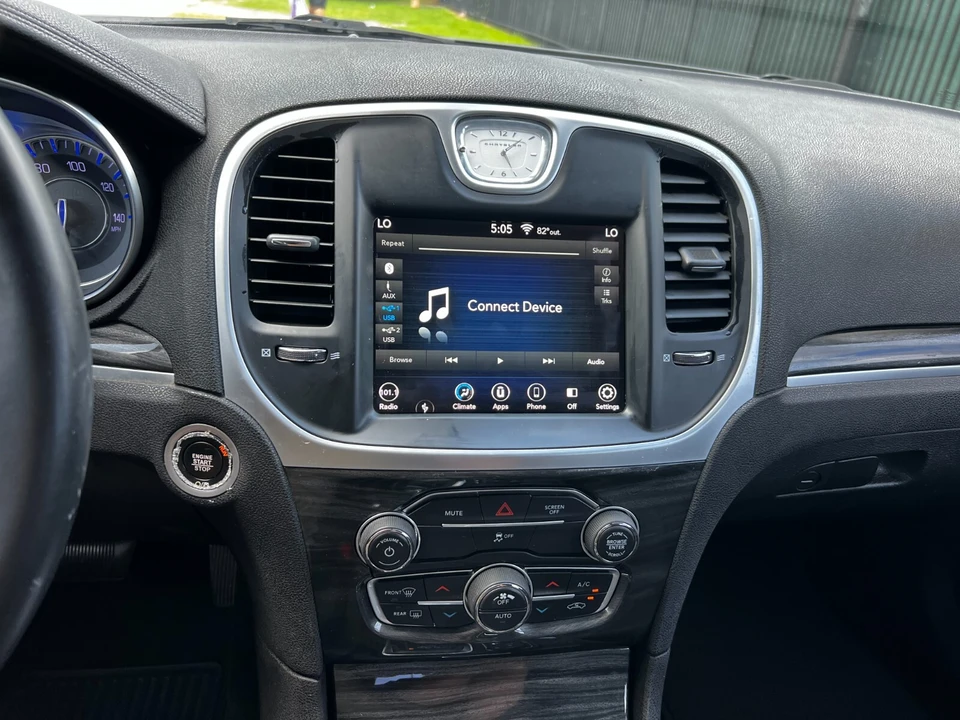 2018 Chrysler 300 (2005-2023) - Image 24 of 27
