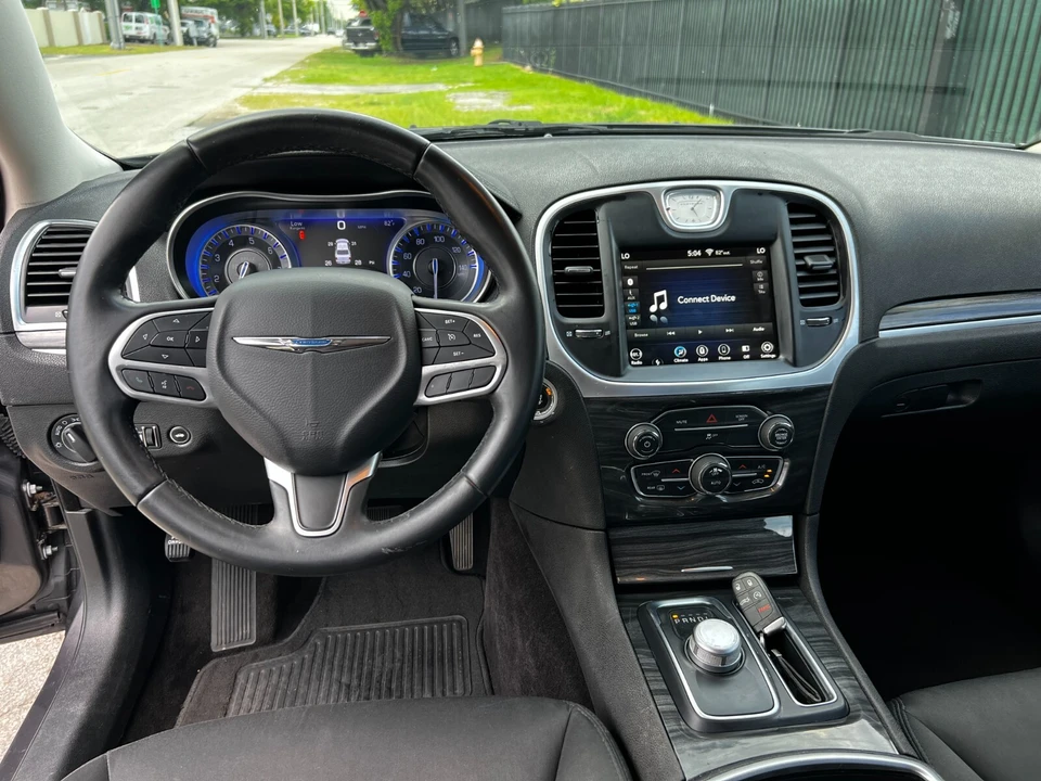 2018 Chrysler 300 (2005-2023) - Image 19 of 27