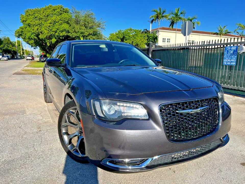 2018 Chrysler 300 (2005-2023) - Image 2 of 27