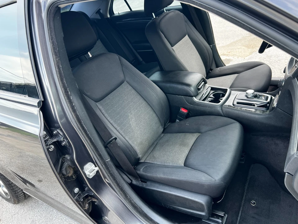 2018 Chrysler 300 (2005-2023) - Image 17 of 27