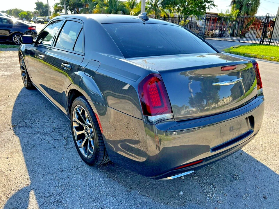 2018 Chrysler 300 (2005-2023) - Image 7 of 27