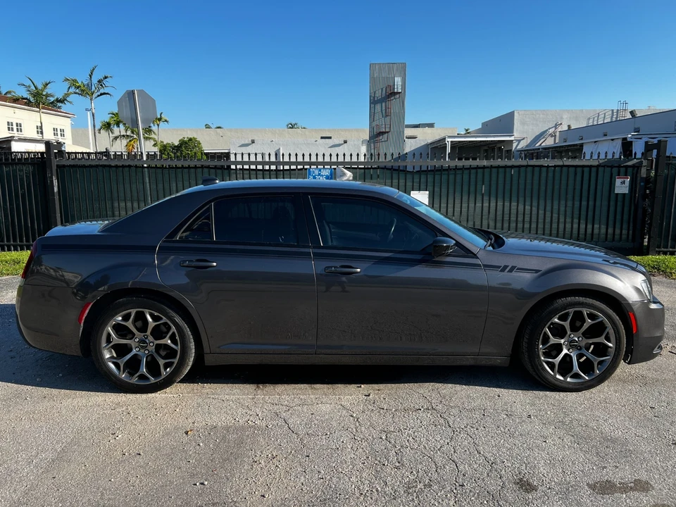 2018 Chrysler 300 (2005-2023) - Image 9 of 27