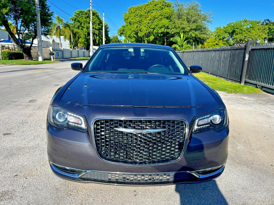 2018 Chrysler 300 (2005-2023) - Image 3 of 27