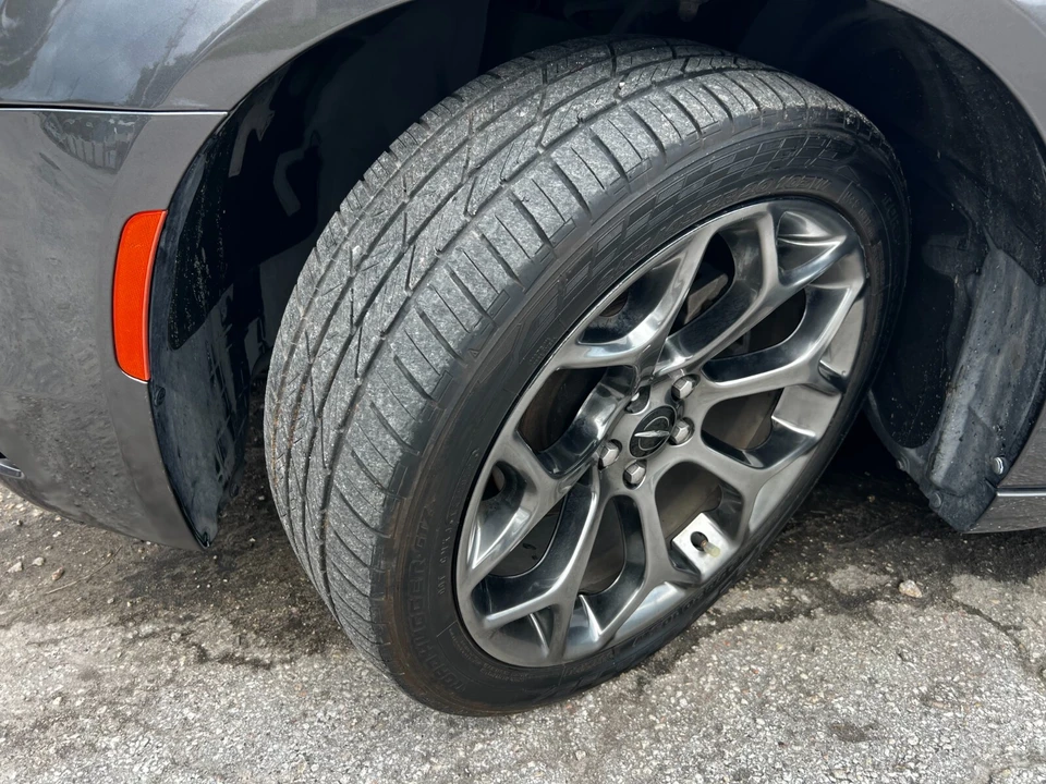 2018 Chrysler 300 (2005-2023) - Image 10 of 27