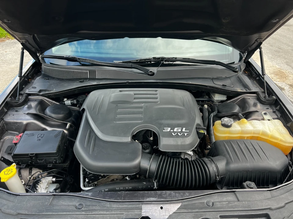 2018 Chrysler 300 (2005-2023) - Image 11 of 27