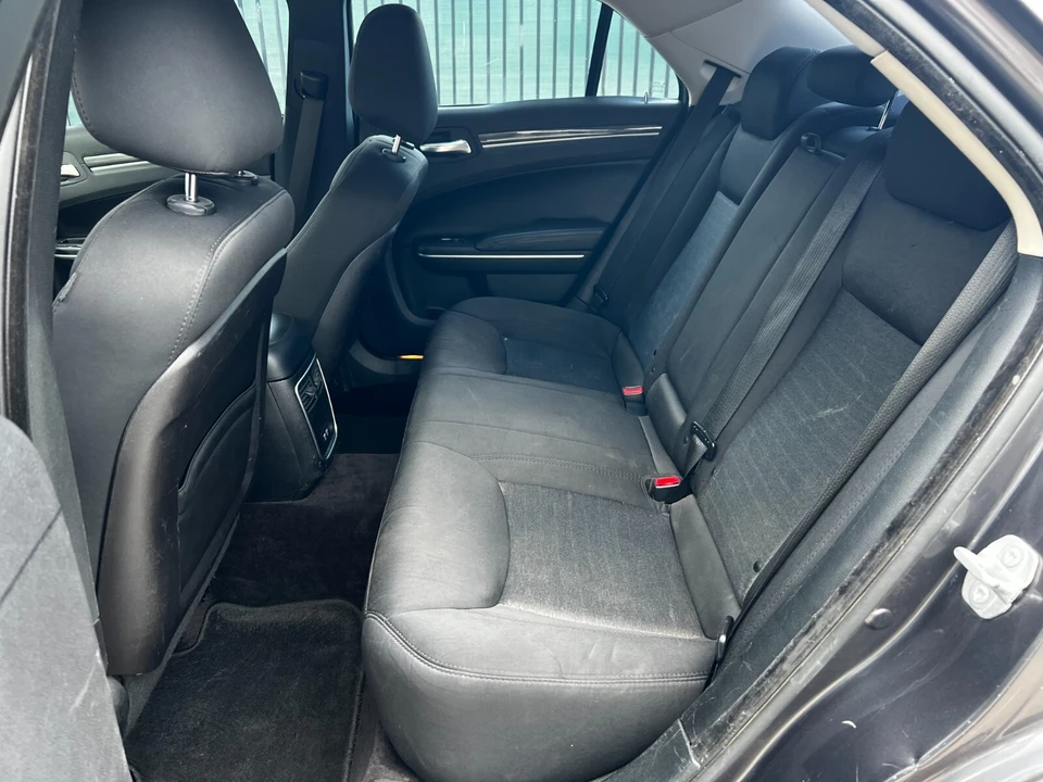 2018 Chrysler 300 (2005-2023) - Image 16 of 27