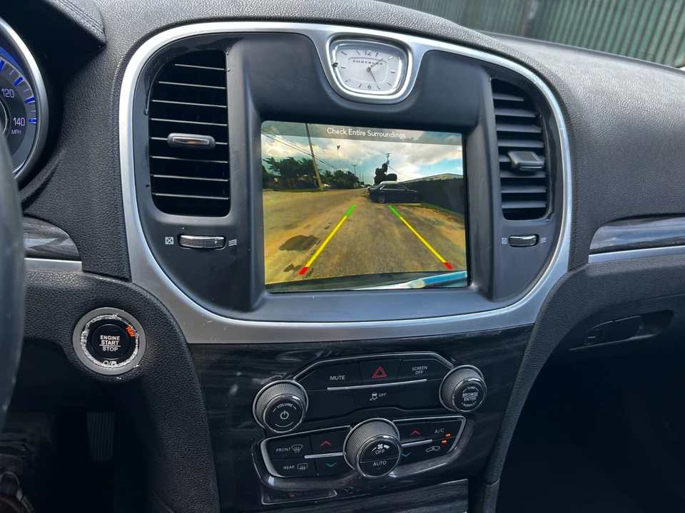 2018 Chrysler 300 (2005-2023) - Image 25 of 27
