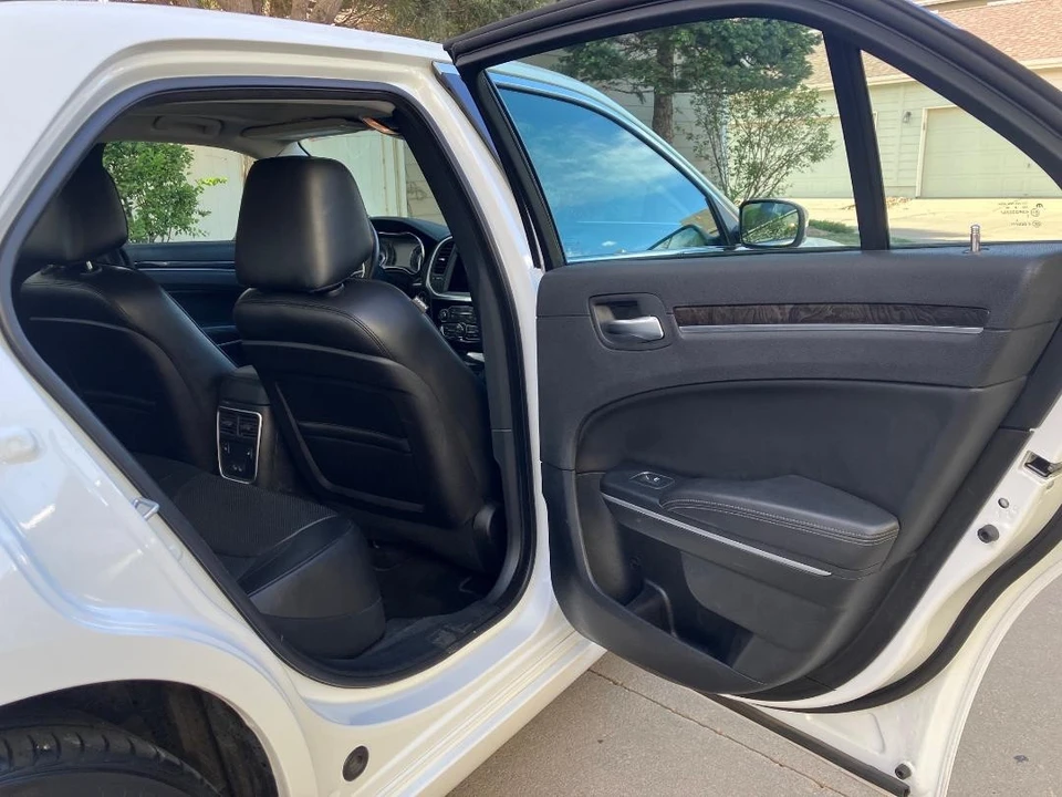2018 Chrysler 300 (2005-2023) - Image 19 of 31