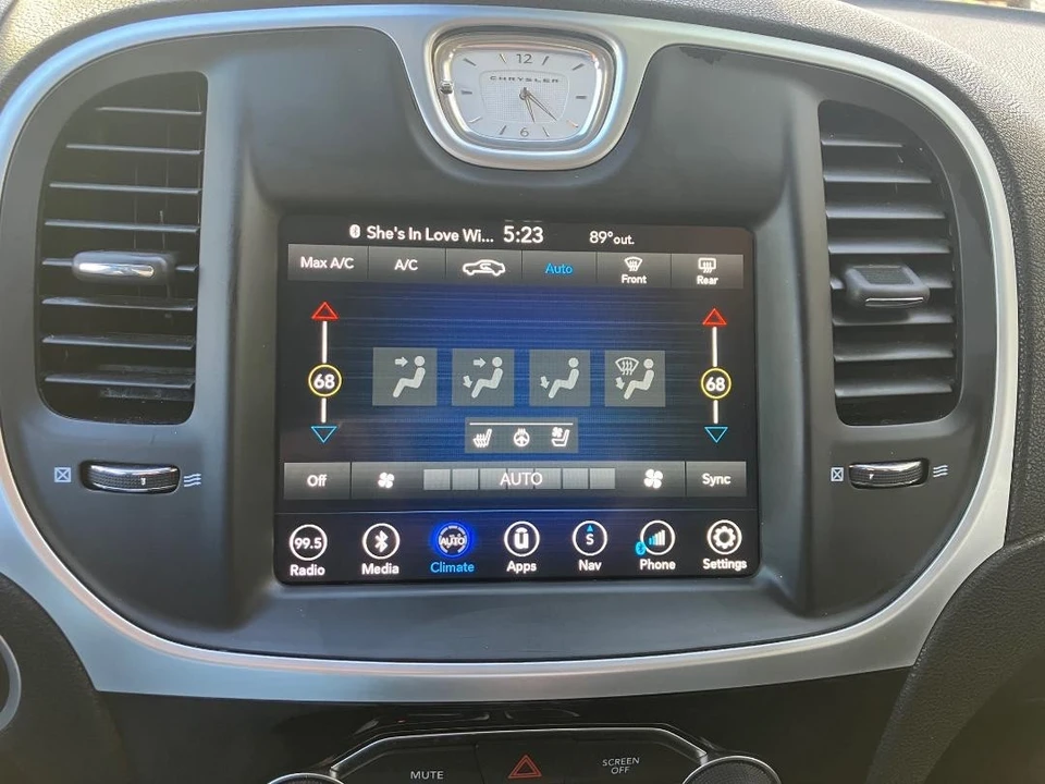 2018 Chrysler 300 (2005-2023) - Image 14 of 31