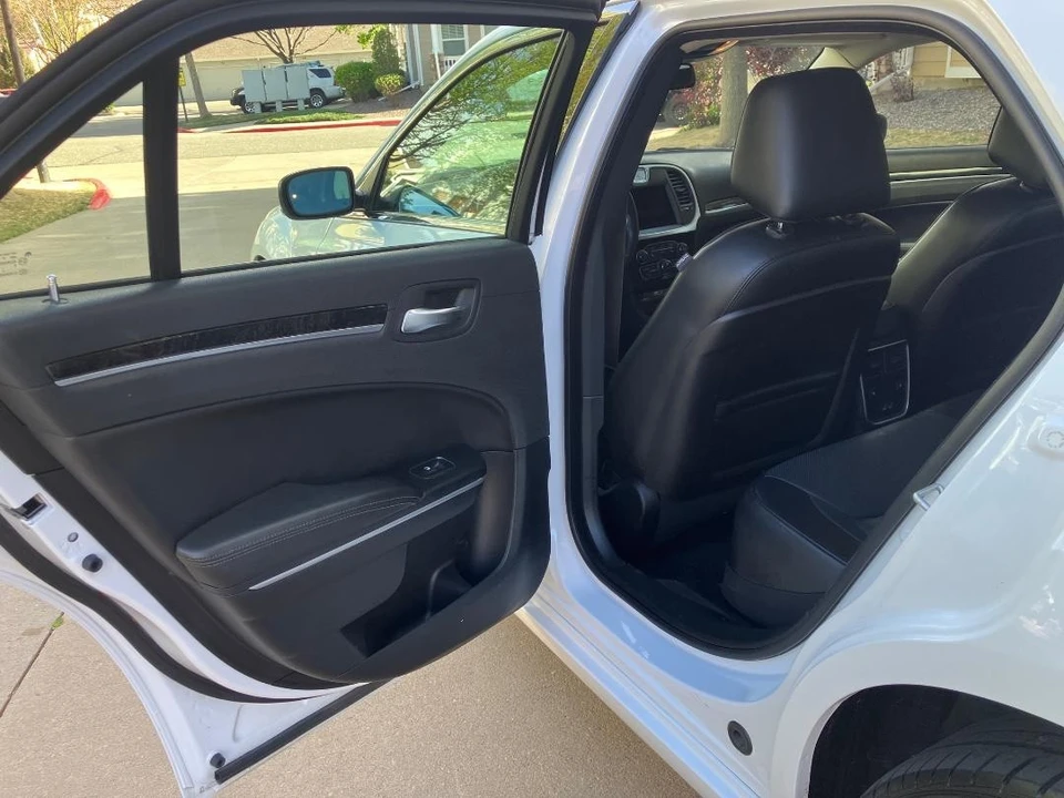 2018 Chrysler 300 (2005-2023) - Image 22 of 31