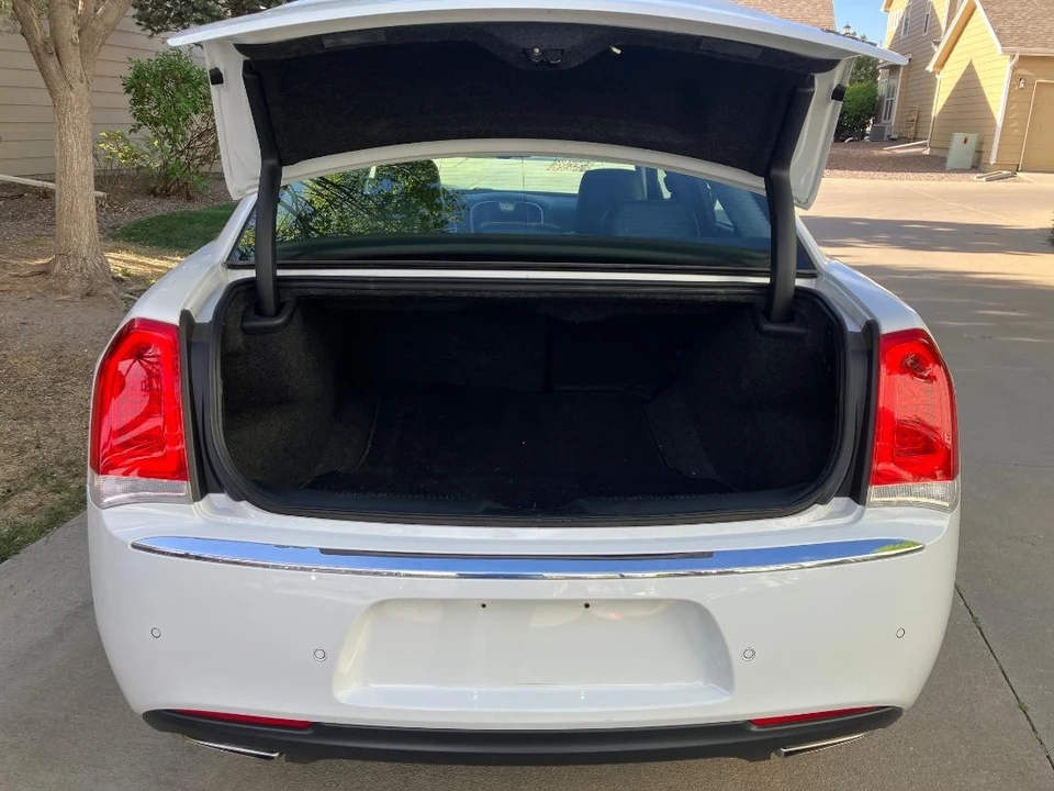 2018 Chrysler 300 (2005-2023) - Image 27 of 31