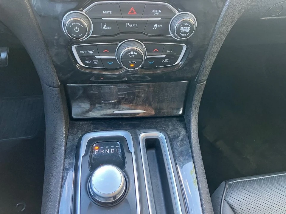 2018 Chrysler 300 (2005-2023) - Image 15 of 31