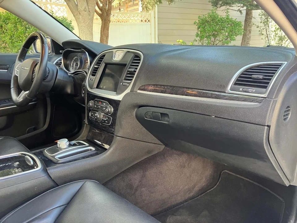 2018 Chrysler 300 (2005-2023) - Image 17 of 31