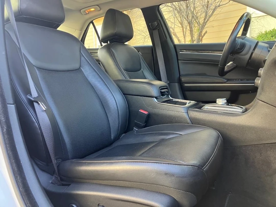 2018 Chrysler 300 (2005-2023) - Image 18 of 31