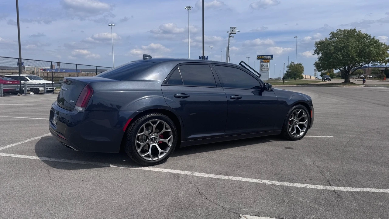 2018 Chrysler 300 (2005-2023) - Image 10 of 21