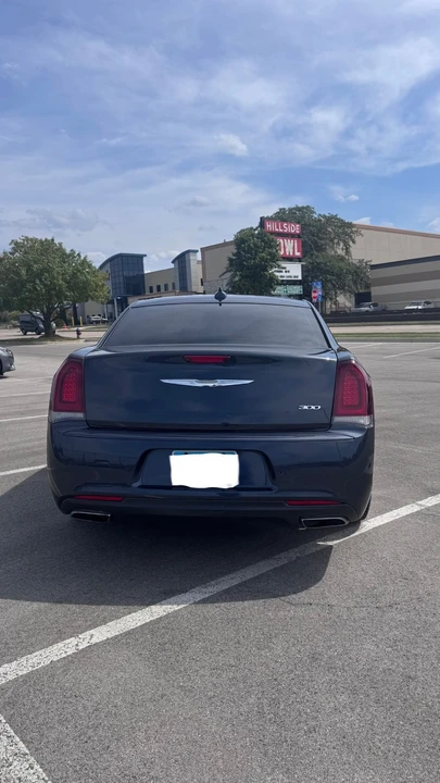 2018 Chrysler 300 (2005-2023) - Image 6 of 21