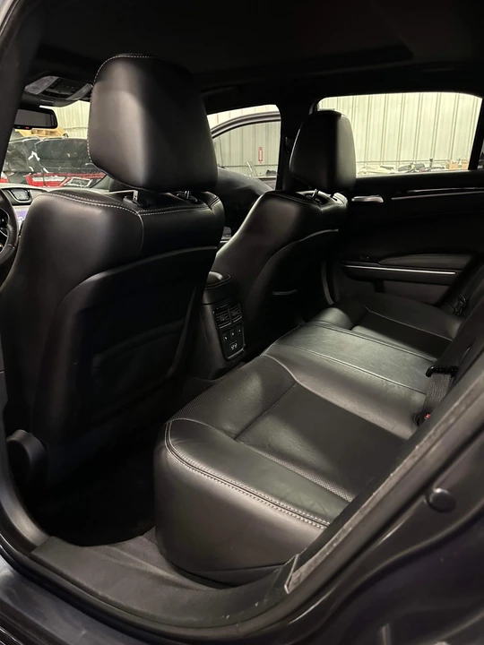 2018 Chrysler 300 (2005-2023) - Image 19 of 21