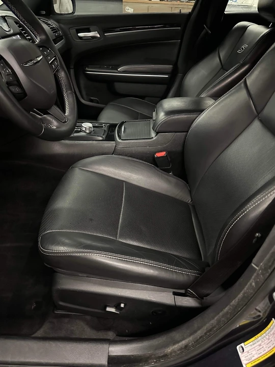2018 Chrysler 300 (2005-2023) - Image 14 of 21