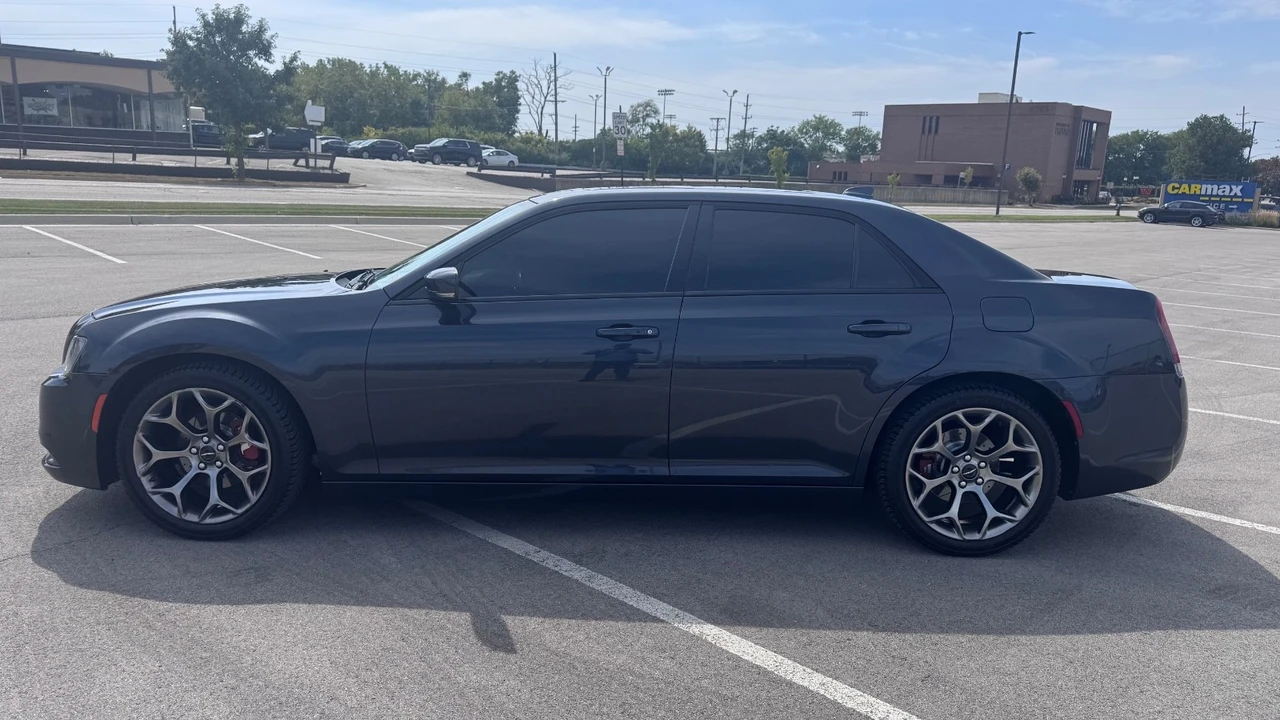 2018 Chrysler 300 (2005-2023) - Image 5 of 21