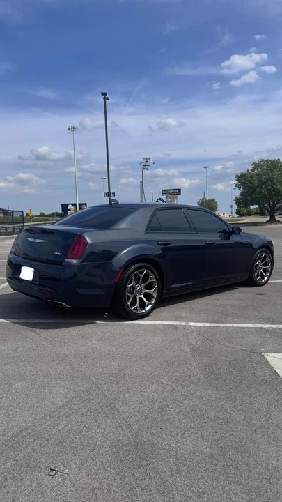 2018 Chrysler 300 (2005-2023) - Image 8 of 21