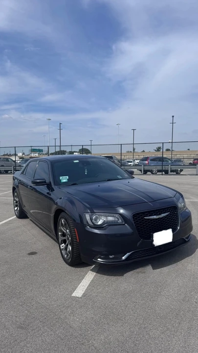 2018 Chrysler 300 (2005-2023) - Image 2 of 21