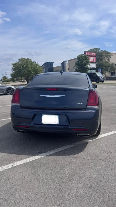 2018 Chrysler 300 (2005-2023) - Image 7 of 21
