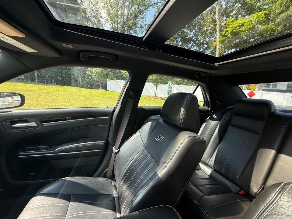 2018 Chrysler 300 (2005-2023) - Image 2 of 24