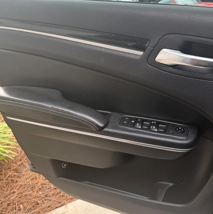 2018 Chrysler 300 (2005-2023) - Image 22 of 24