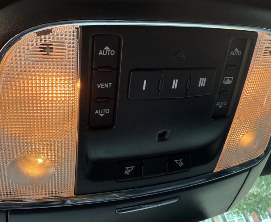 2018 Chrysler 300 (2005-2023) - Image 24 of 24