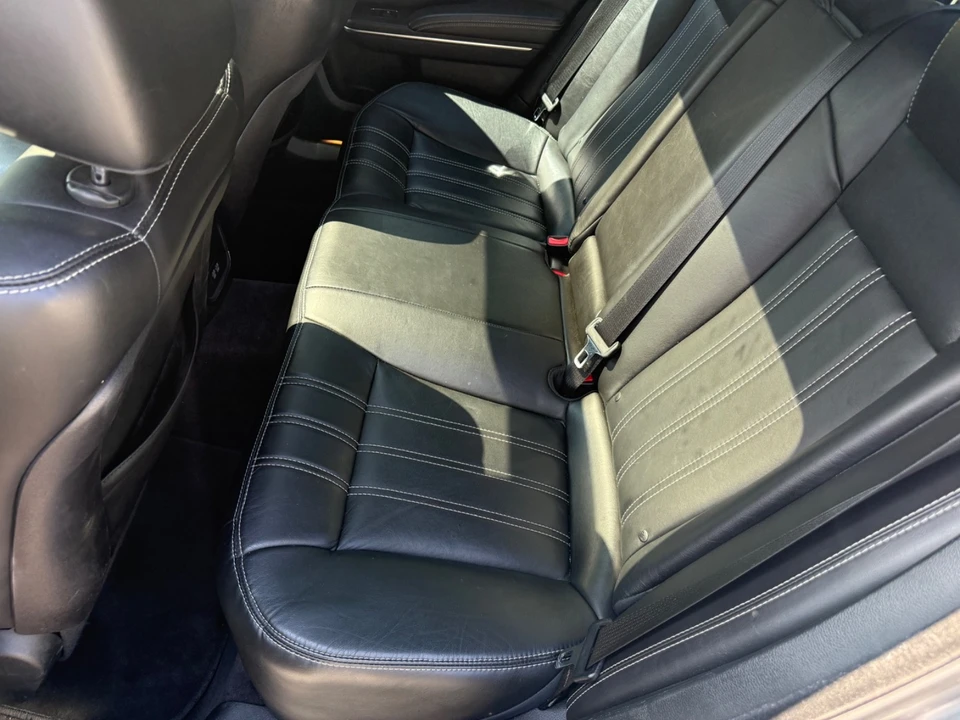 2018 Chrysler 300 (2005-2023) - Image 9 of 24