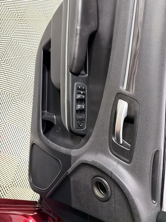 2018 Chrysler 300 (2005-2023) - Image 10 of 21