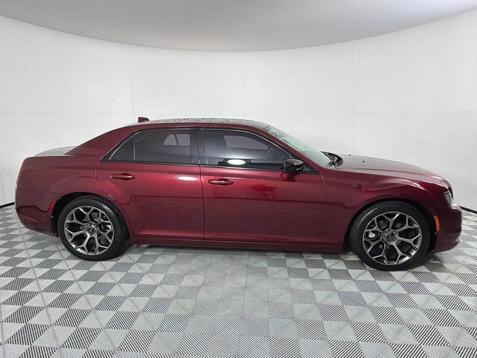2018 Chrysler 300 (2005-2023) - Image 4 of 21