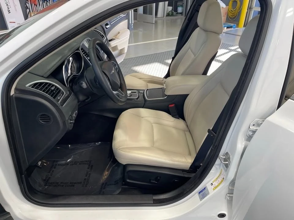 2018 Chrysler 300 (2005-2023) - Image 12 of 12