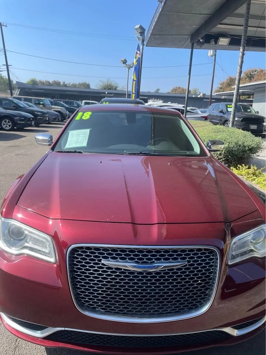 2018 Chrysler 300 (2005-2023) - Image 2 of 3